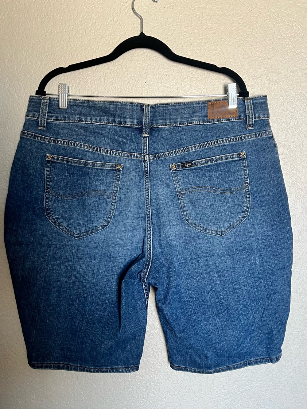 Lee Regular Fit Bermuda Shorts 18W Medium Wash Mid Rise Denim Shorts Plus Size - Picture 3 of 4
